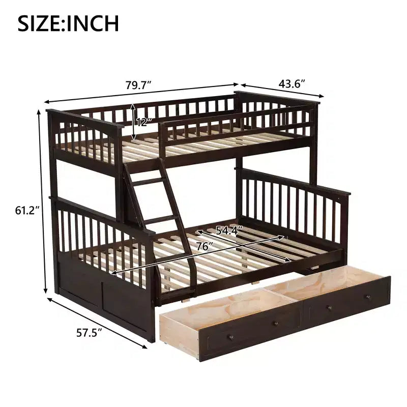 Les lits superposés, avec un lit simple en haut et un lit double en bas, peuvent être convertis en deux lits.
