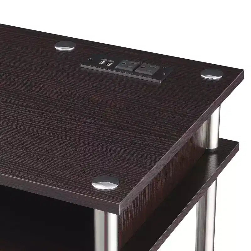 Bureau d'étudiant avec station de charge et étagères ; Expresso