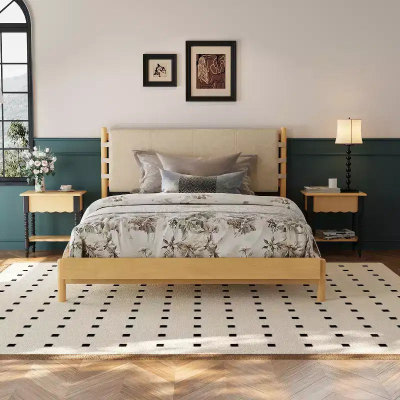 Lit double Queen/King ; Lit plateforme en bois avec tête de lit
