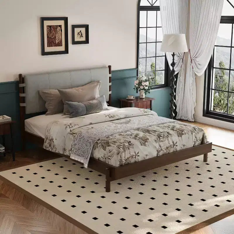 Lit double Queen/King ; Lit plateforme en bois avec tête de lit