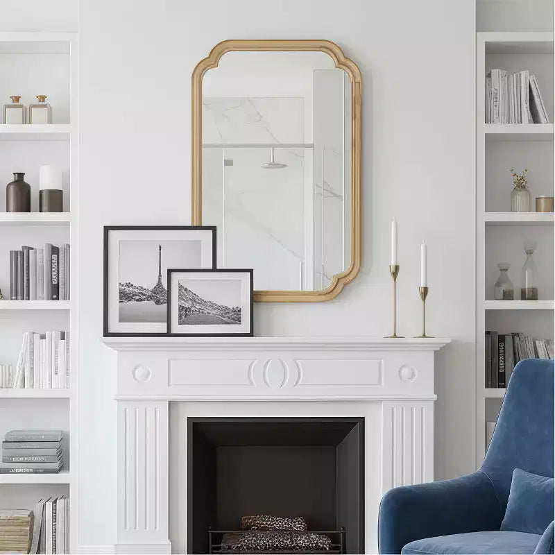 Miroir mural décoratif moderne aux coins arrondis, adapté aux entrées et salles de bain.
