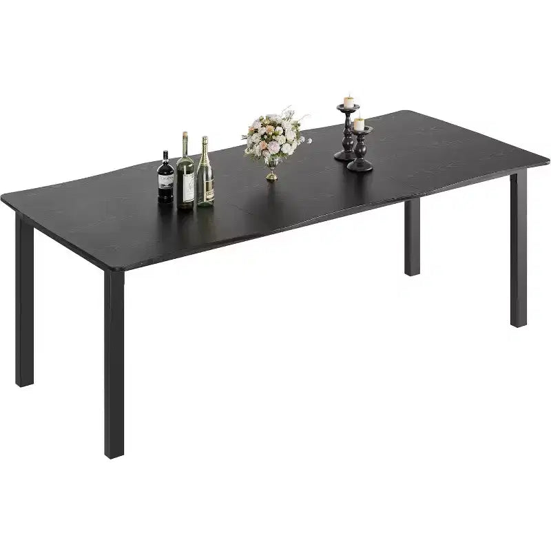 Table à manger avec bord irrégulier ondulé