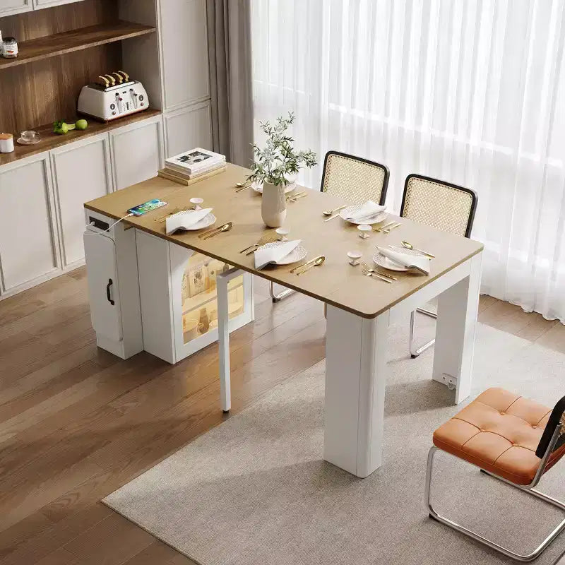 Table à manger extensible avec 3 rallonges centrales amovibles.