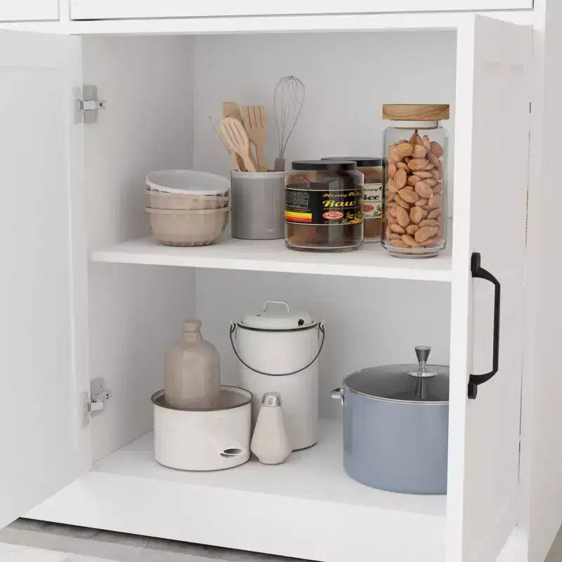 Buffet de style campagnard ; 2 tiroirs, 4 portes