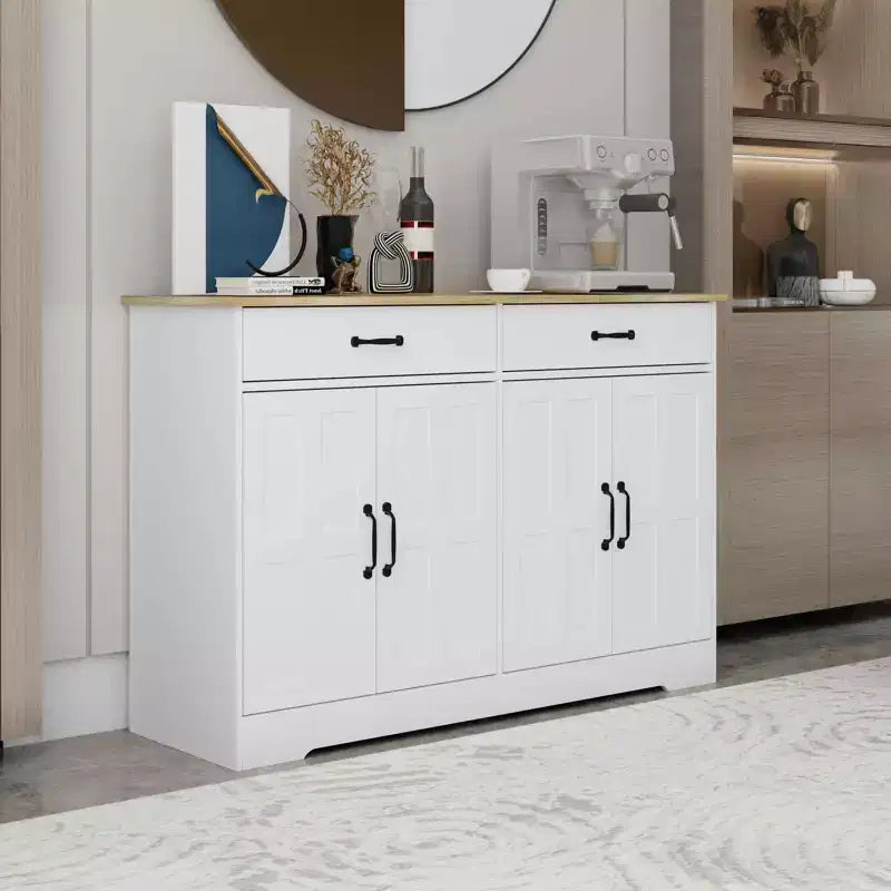 Buffet de style campagnard ; 2 tiroirs, 4 portes
