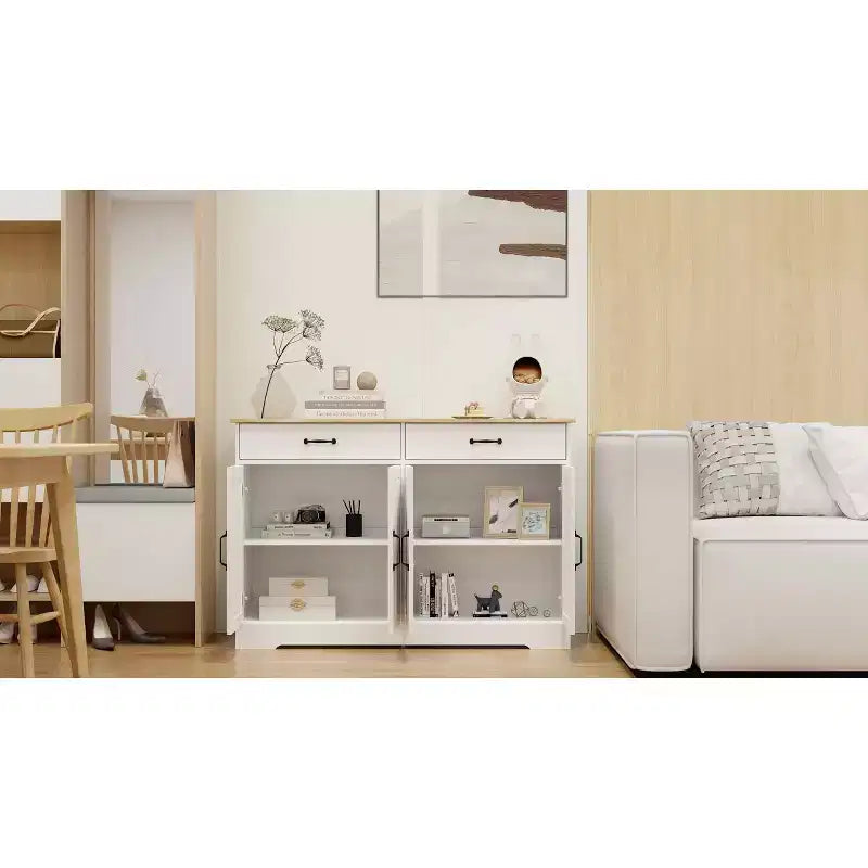 Buffet de style campagnard ; 2 tiroirs, 4 portes