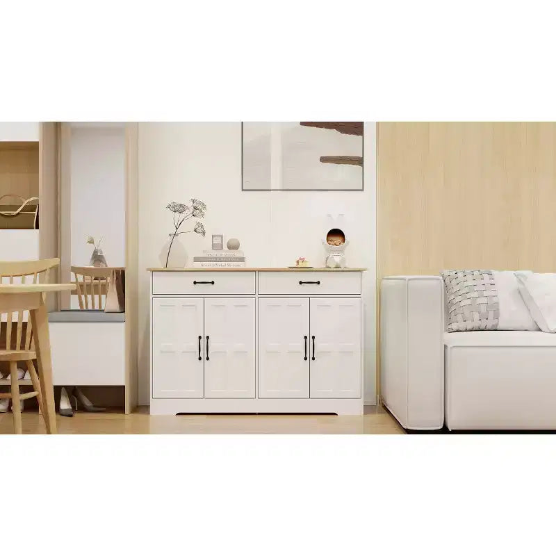 Buffet de style campagnard ; 2 tiroirs, 4 portes