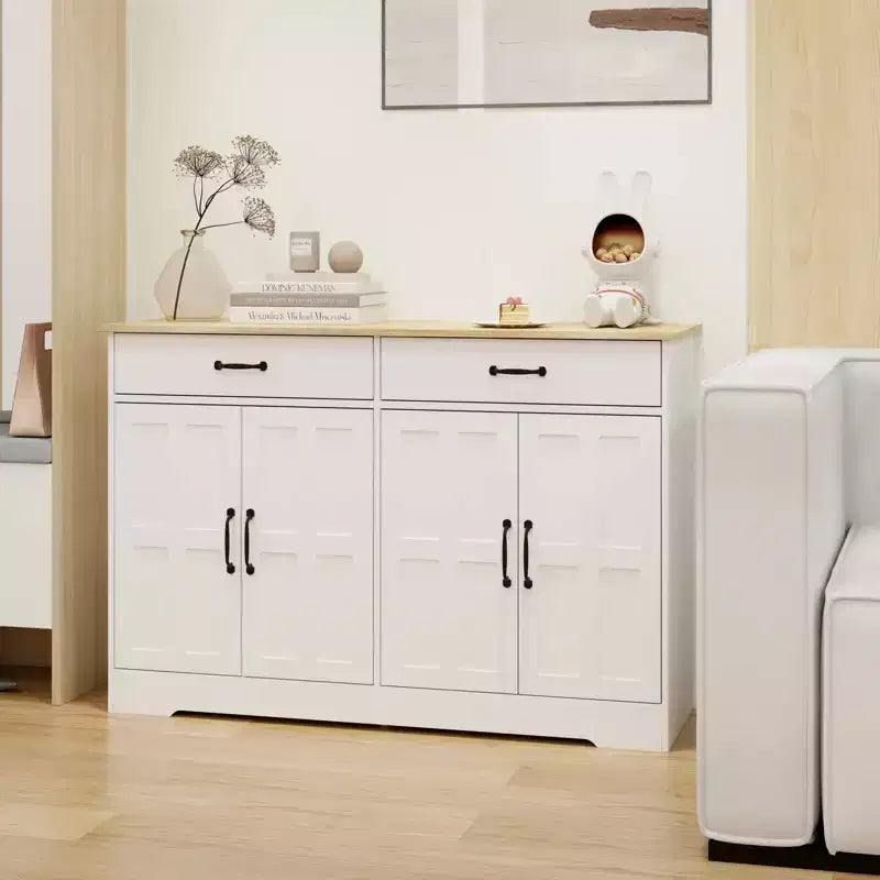 Buffet de style campagnard ; 2 tiroirs, 4 portes