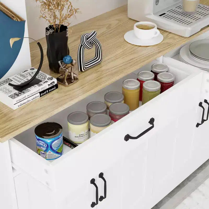 Buffet de style campagnard ; 2 tiroirs, 4 portes
