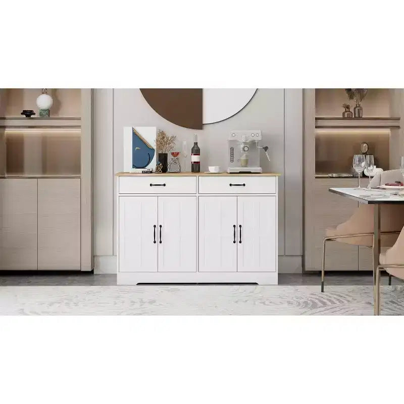 Buffet de style campagnard ; 2 tiroirs, 4 portes