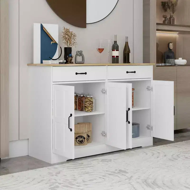 Buffet de style campagnard ; 2 tiroirs, 4 portes