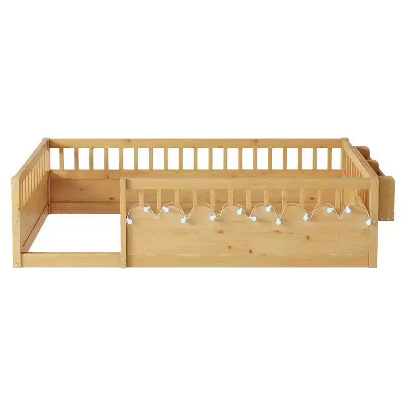 Lit de sol moderne avec des barrières de sécurité hautes, des lumières LED et des étagères de rangement.