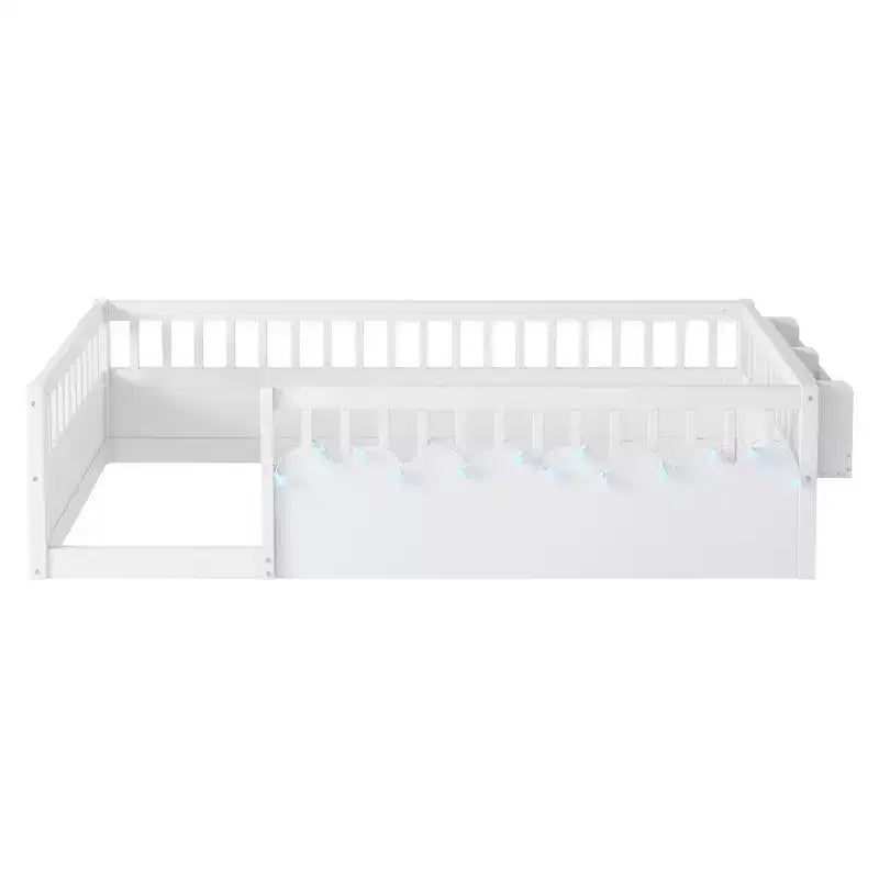 Lit de sol moderne avec des barrières de sécurité hautes, des lumières LED et des étagères de rangement.