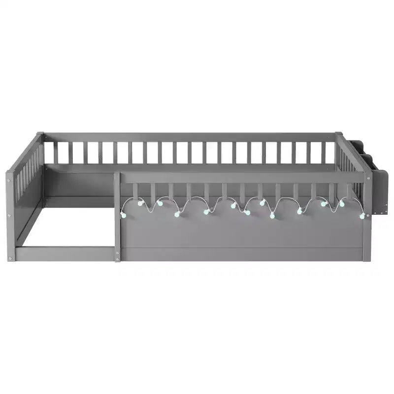 Lit de sol moderne avec des barrières de sécurité hautes, des lumières LED et des étagères de rangement.
