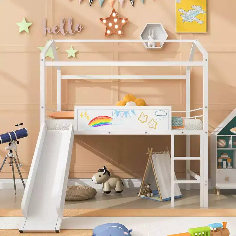 Lit mezzanine double avec toboggan et tableau d'écriture